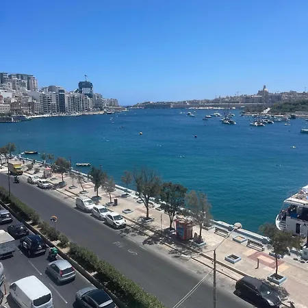 Penthouse With Sea View In Sliema, The 公寓